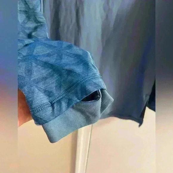 Nike pro men’s blue crewneck layering/workout thumb holes top. Medium - Picture 2 of 5